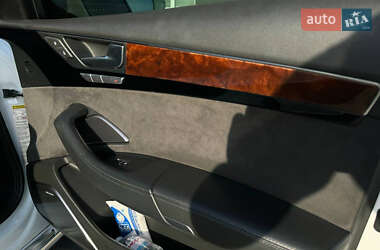 Седан Audi A8 2013 в 