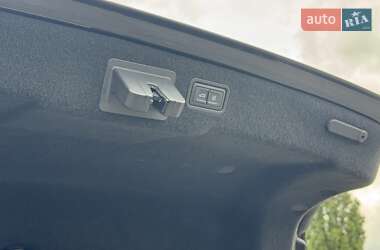 Седан Audi A8 2021 в 