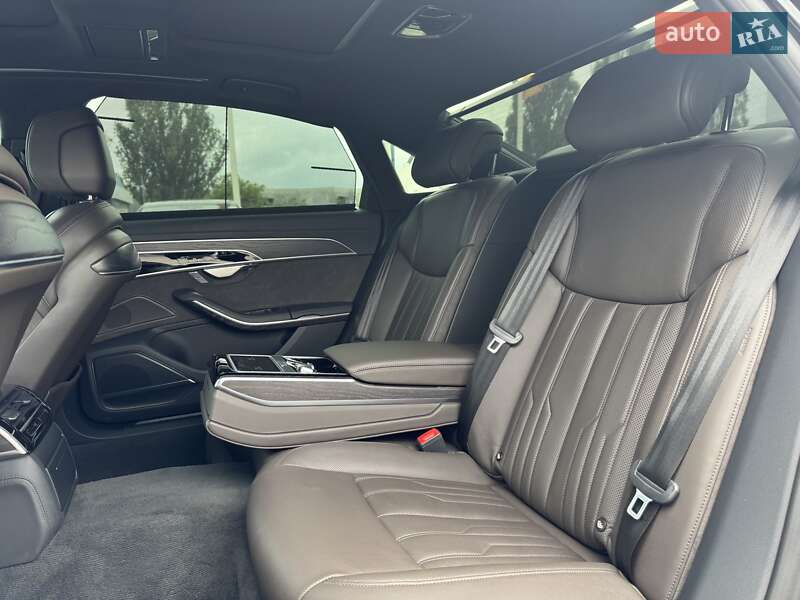 Седан Audi A8 2021 в Киеве