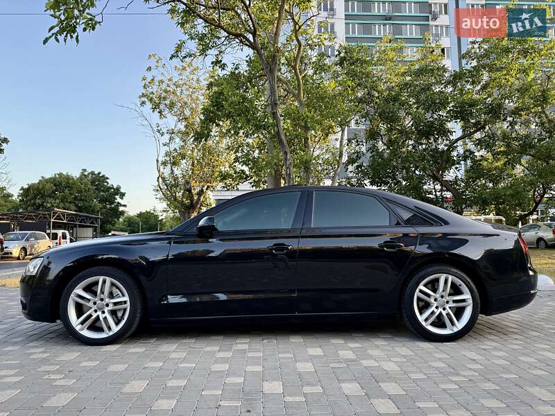 Седан Audi A8 2010 в Одесі