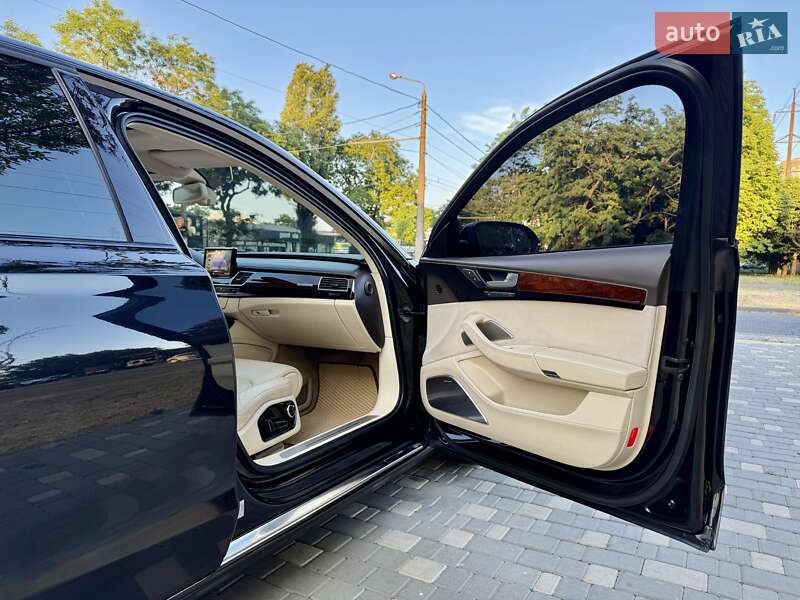 Седан Audi A8 2010 в Одесі