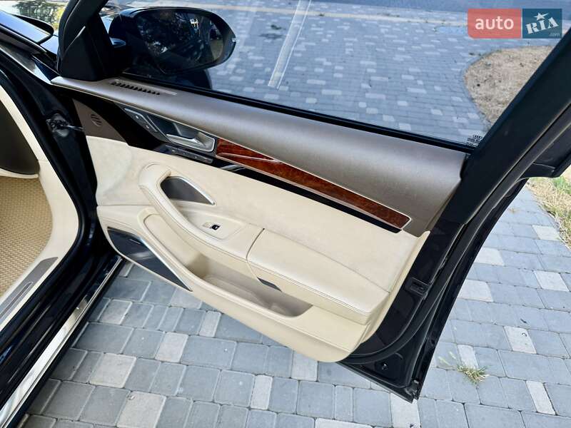 Седан Audi A8 2010 в Одесі