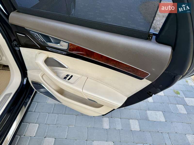 Седан Audi A8 2010 в Одесі