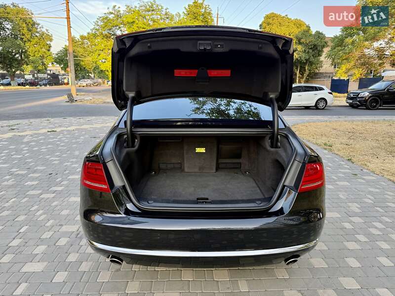 Седан Audi A8 2010 в Одесі