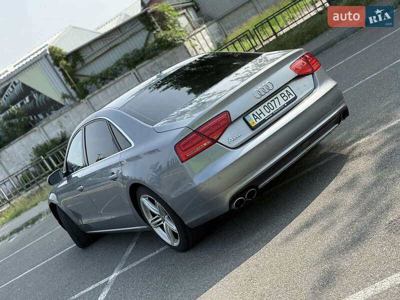 Седан Audi A8 2012 в 