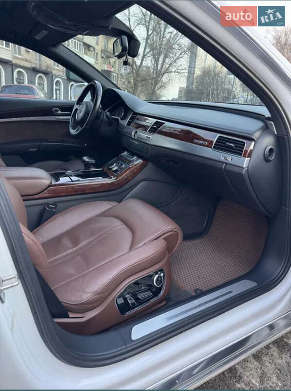 Седан Audi A8 2012 в Дніпрі