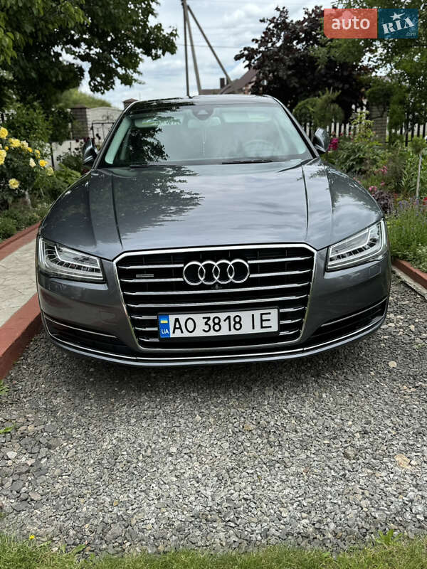 Седан Audi A8 2014 в 