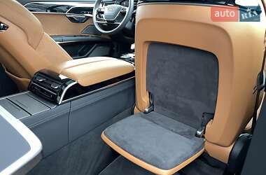 Седан Audi A8 2022 в 