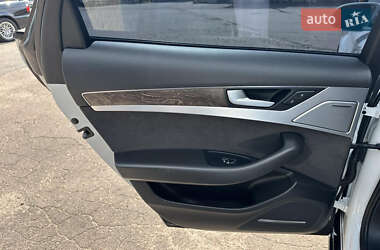 Седан Audi A8 2015 в 
