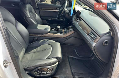 Седан Audi A8 2015 в 