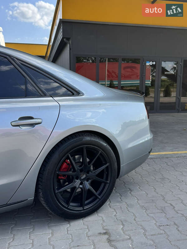 Седан Audi A8 2011 в Черновцах