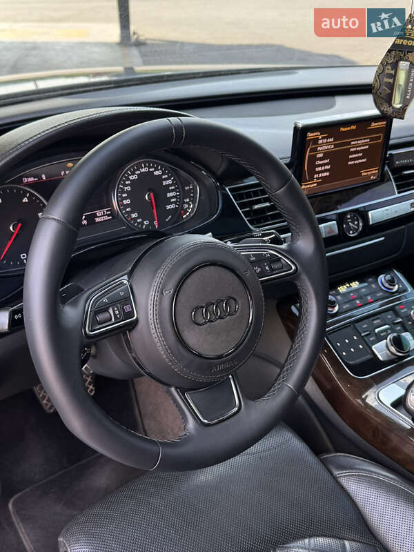 Седан Audi A8 2011 в Черновцах