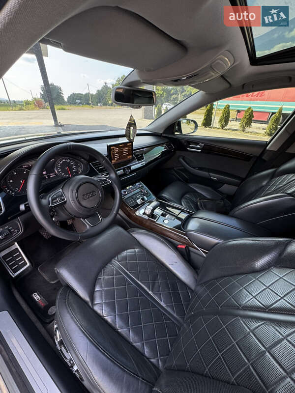 Седан Audi A8 2011 в Черновцах