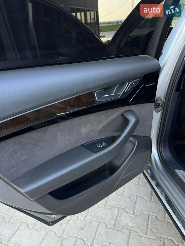 Седан Audi A8 2011 в Черновцах