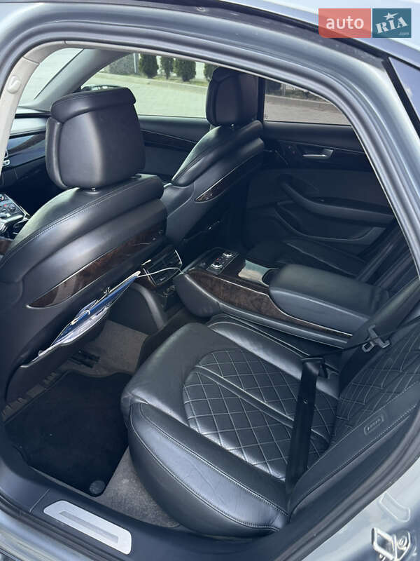 Седан Audi A8 2011 в Черновцах