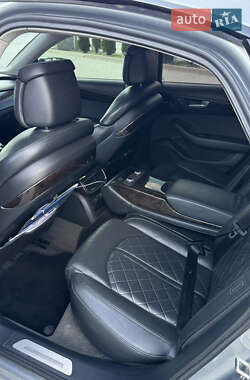 Седан Audi A8 2011 в 