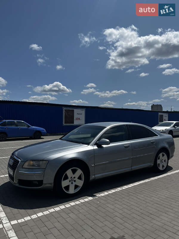 Седан Audi A8 2006 в Калуше