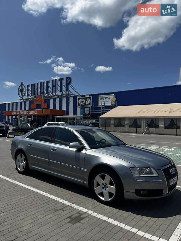 Седан Audi A8 2006 в Калуше