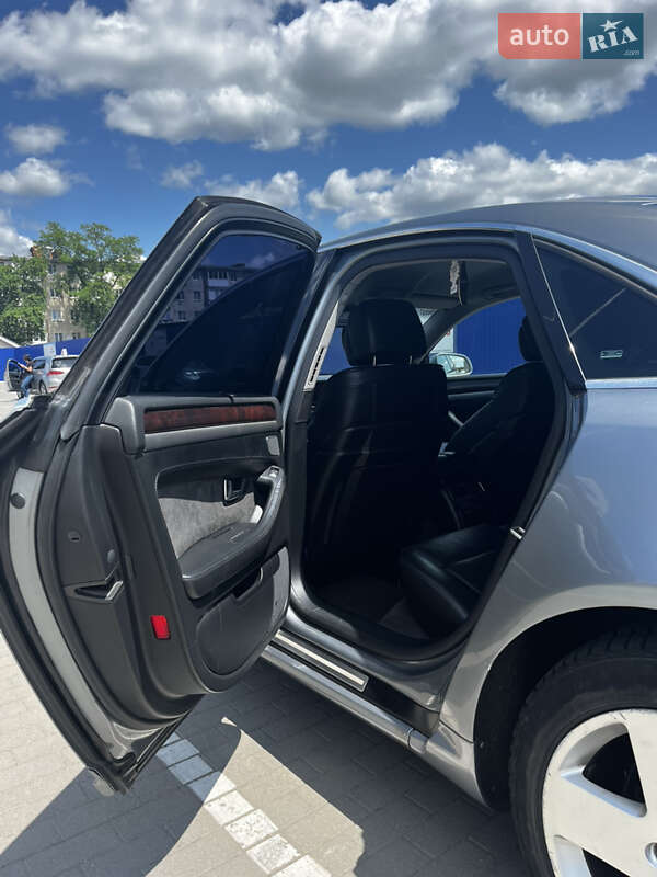 Седан Audi A8 2006 в Калуше