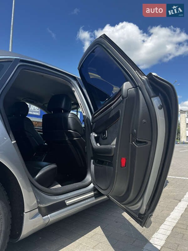 Седан Audi A8 2006 в Калуше