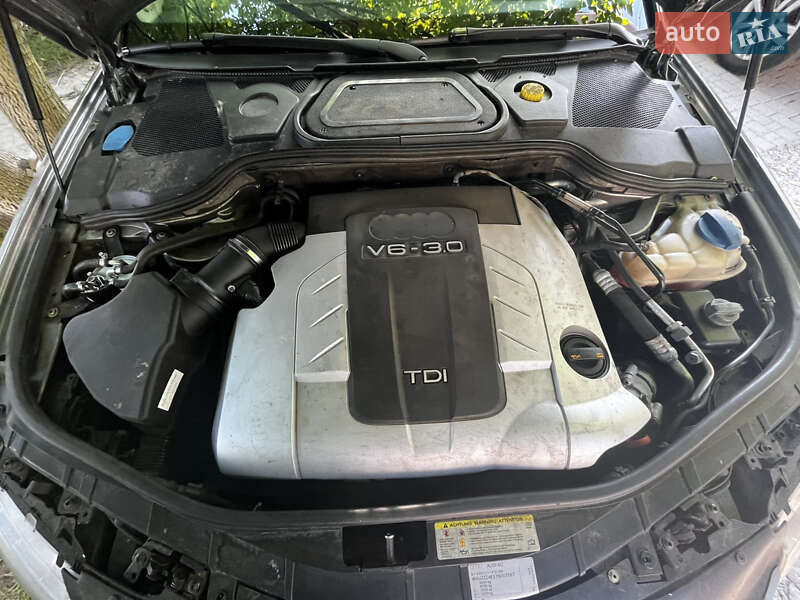 Седан Audi A8 2006 в Калуше