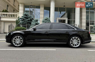 Седан Audi A8 2017 в 