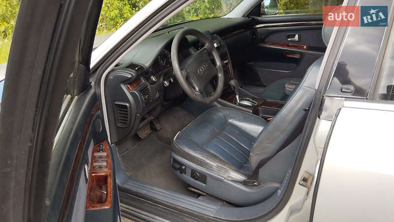Седан Audi A8 1995 в Хороле фото 15 Седан Audi A8 1995 в Хороле