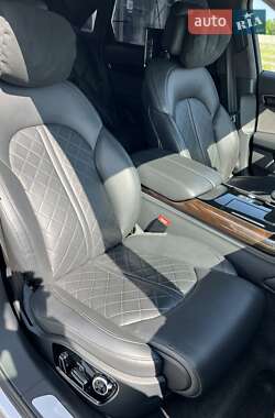 Седан Audi A8 2015 в 
