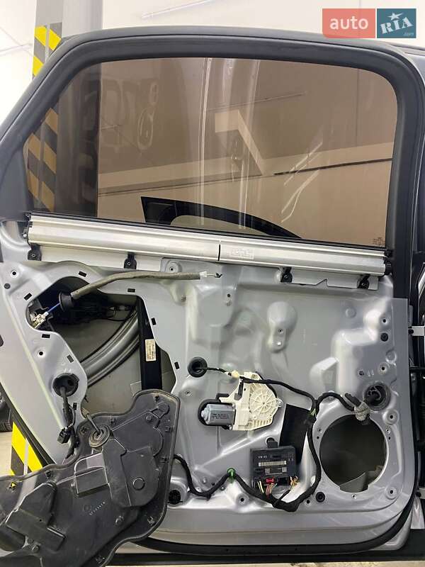 Седан Audi A8 2015 в Одессе