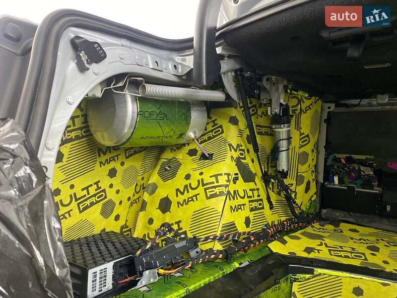 Седан Audi A8 2015 в Одессе