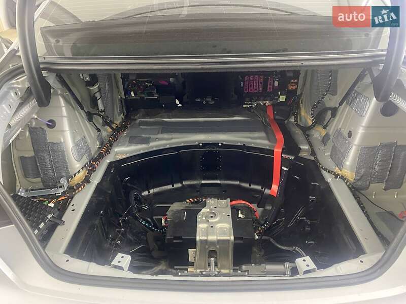 Седан Audi A8 2015 в Одессе