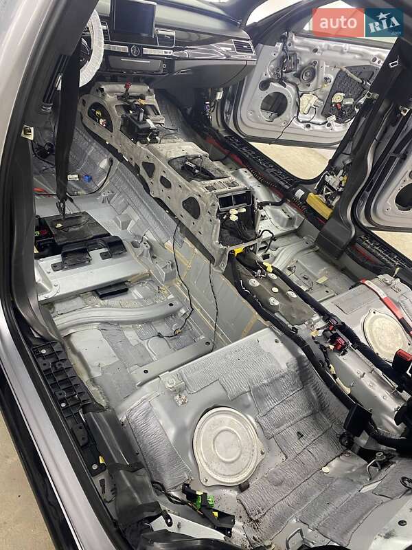 Седан Audi A8 2015 в Одессе