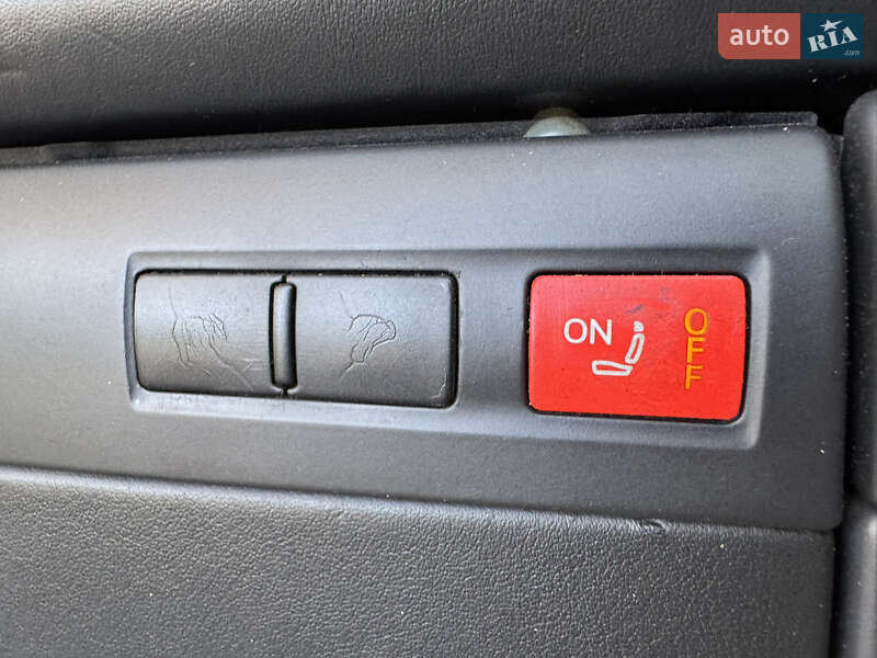Седан Audi A8 2005 в Днепре