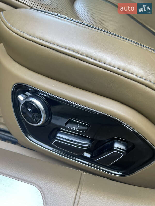 Седан Audi A8 2012 в Львове