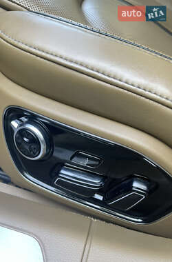 Седан Audi A8 2012 в 