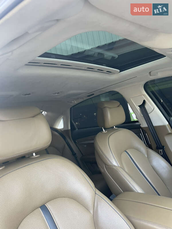 Седан Audi A8 2012 в Львове