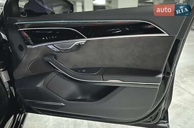 Седан Audi A8 2021 в 