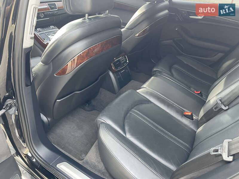 Седан Audi A8 2011 в Ивано-Франковске