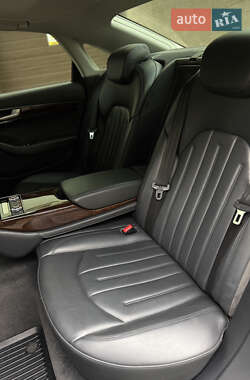 Седан Audi A8 2017 в 