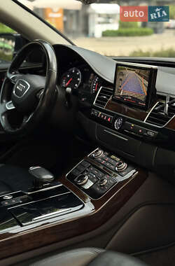 Седан Audi A8 2017 в 