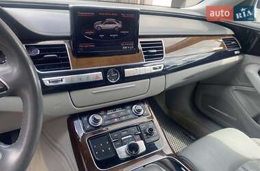Седан Audi A8 2015 в 