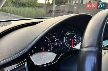 Седан Audi A8 2011 в 