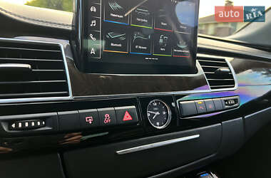 Седан Audi A8 2011 в 