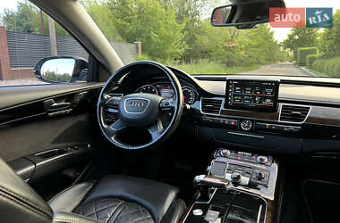 Седан Audi A8 2011 в 
