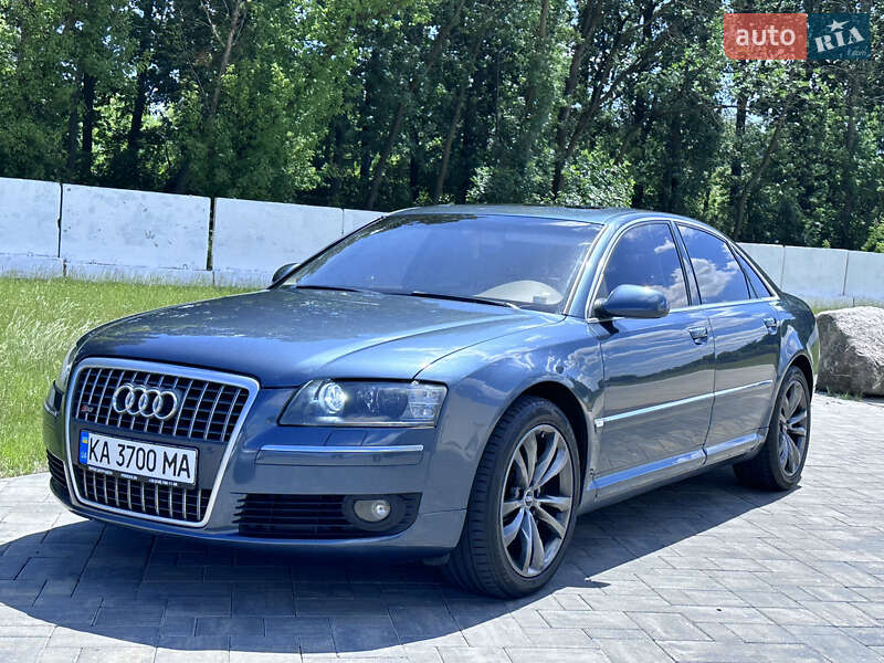 Седан Audi A8 2004 в 