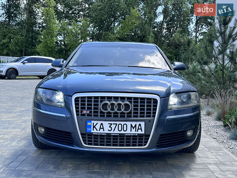 Седан Audi A8 2004 в Луцке
