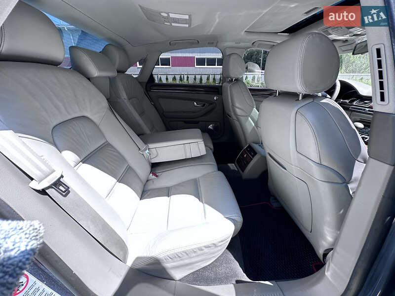 Седан Audi A8 2004 в Луцке