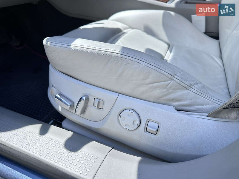 Седан Audi A8 2004 в Луцке