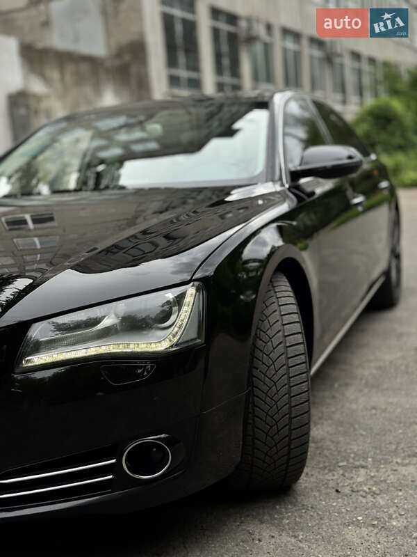 Седан Audi A8 2013 в Днепре