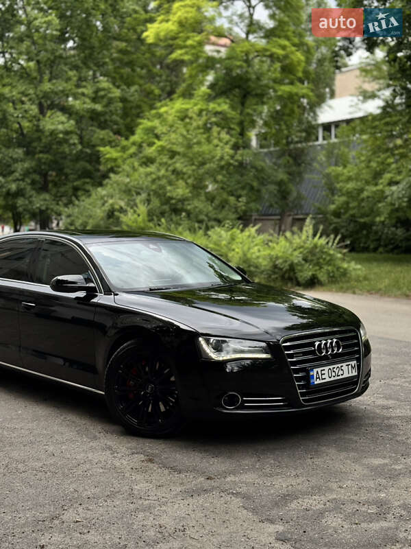 Седан Audi A8 2013 в Днепре